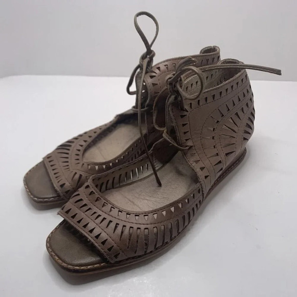 Jeffrey Campbell Low Wedge Rodillo Size 6 Black La - Picture 1 of 7